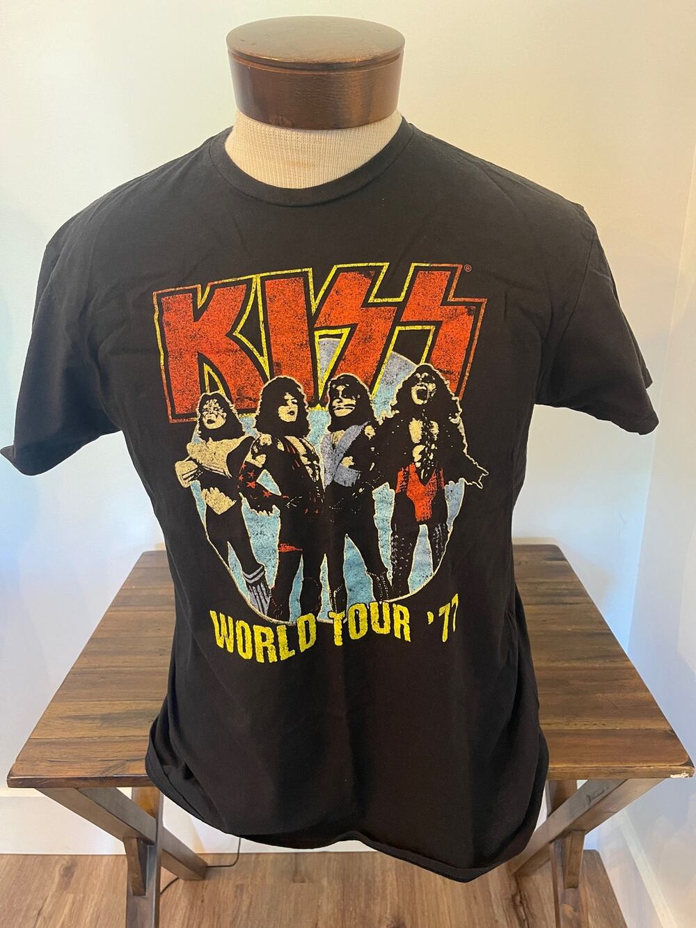 KISS World Tour ‘77 Men's Short Sleeve Shirt Size Large